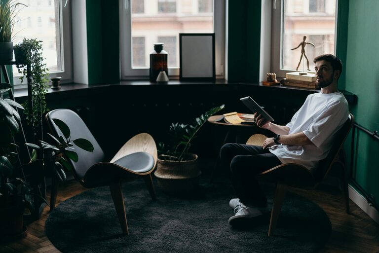 How to Create a Relaxing Home Workspace for Better Focus